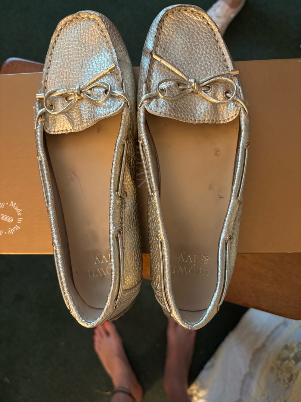 Like new Metallic Crown and Ivy Gold Leather Bow Moccasin Loafers - Women. Sz 7